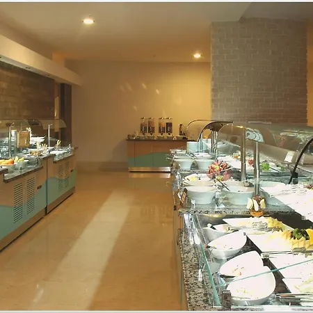 Üdülőközpont Commodore Elite & Ultra (adults Only) 5*