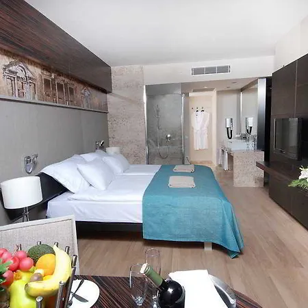 Üdülőközpont Commodore Elite & Ultra (adults Only) 5*